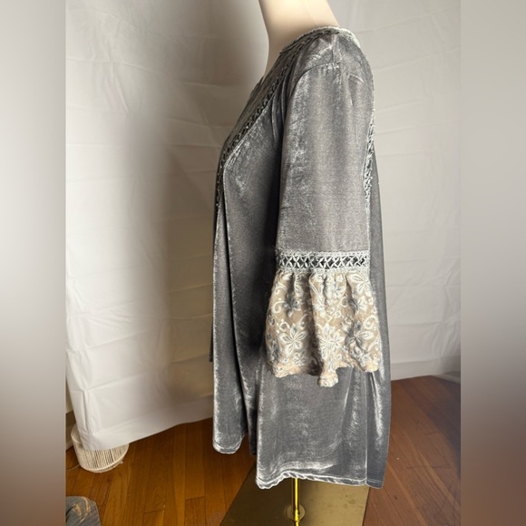 POL Gray Velvet Tunic with Lace Accents - Picture 4 of 9